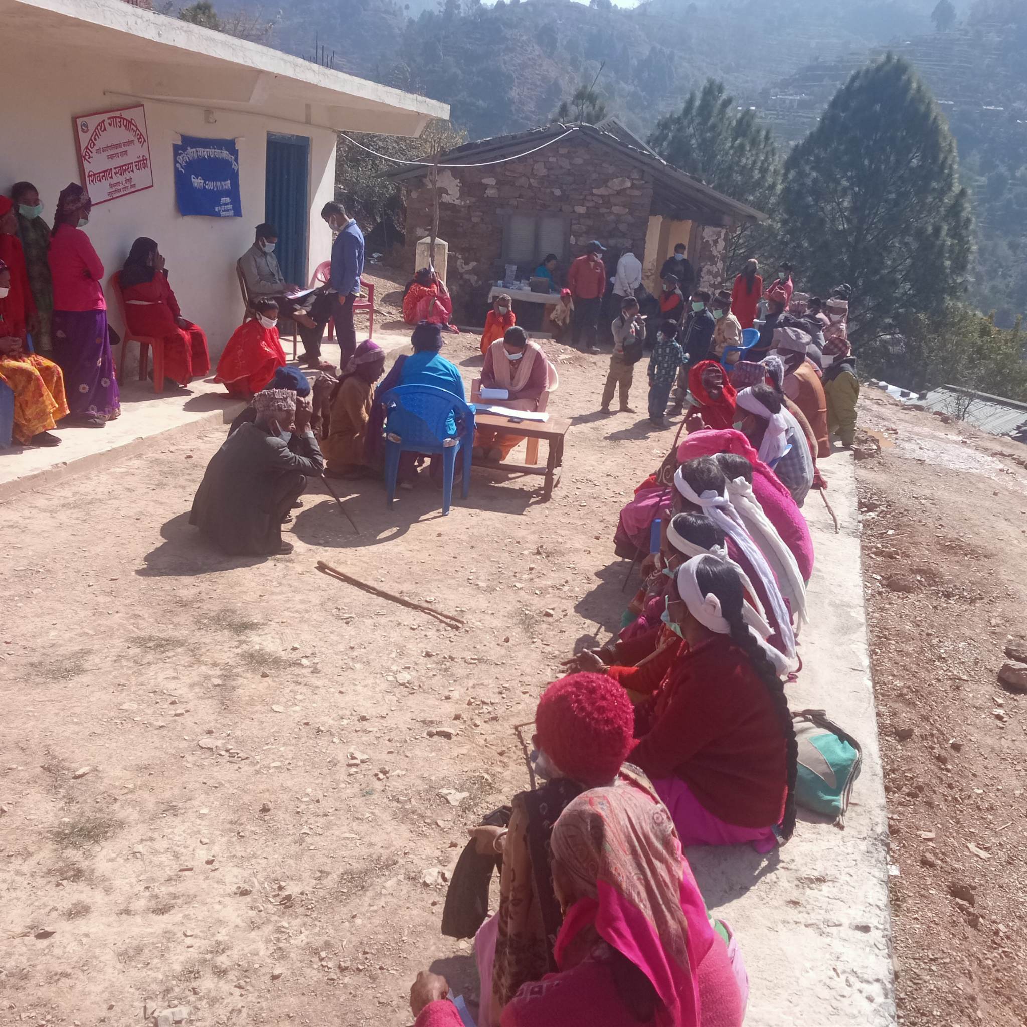 बैतडीको शिवनाथमा आँखा शिविर, १ सय ८ जनाले सेवा लिए 